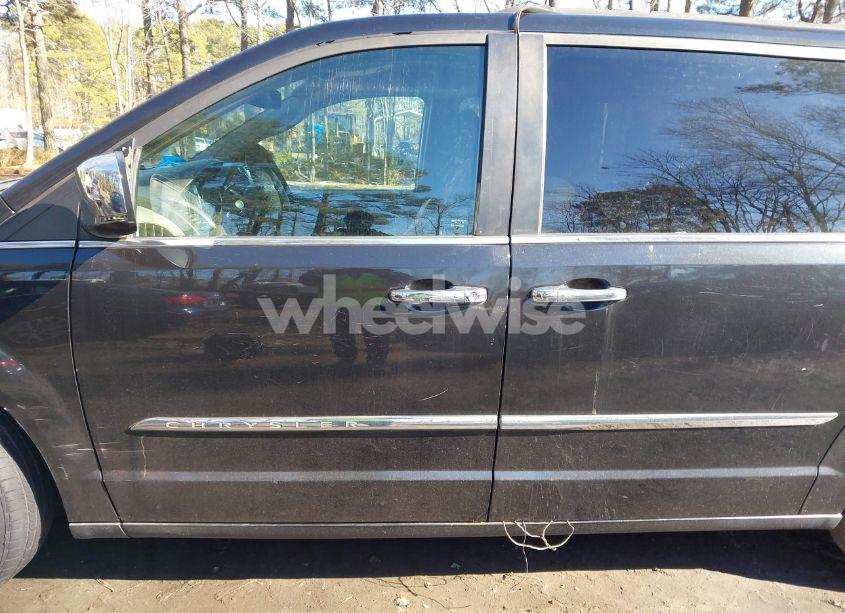 Photo 17 of 2011 Chrysler Town & COUNTRY TOURING-L (VIN 2A4RR8DGXBR704065)