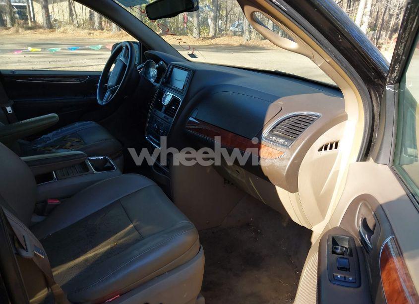 Photo 5 of 2011 Chrysler Town & COUNTRY TOURING-L (VIN 2A4RR8DGXBR704065)