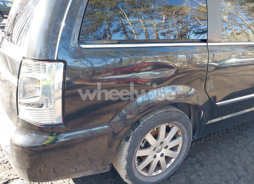 Photo 6 of 2011 Chrysler Town & COUNTRY TOURING-L (VIN 2A4RR8DGXBR704065)