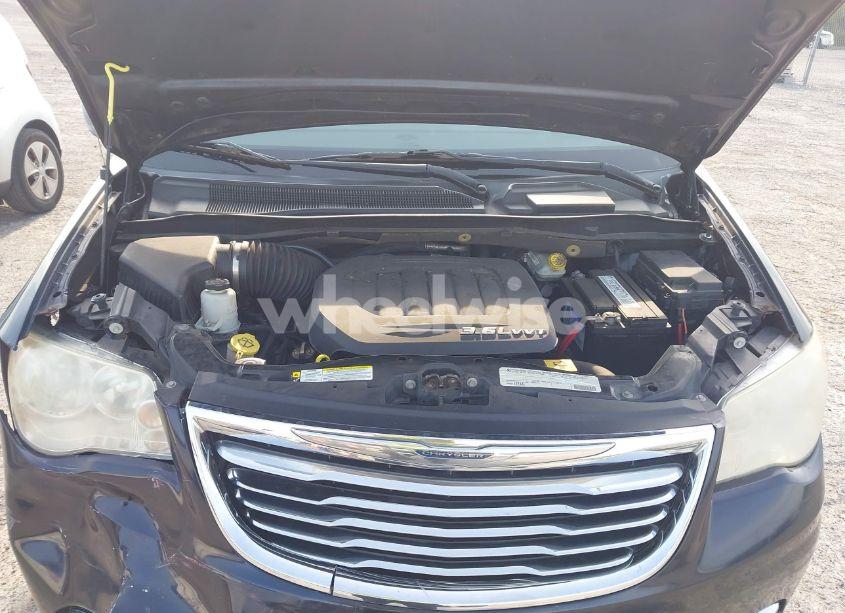 Photo 10 of 2011 Chrysler Town & COUNTRY TOURING-L (VIN 2A4RR8DGXBR749376)