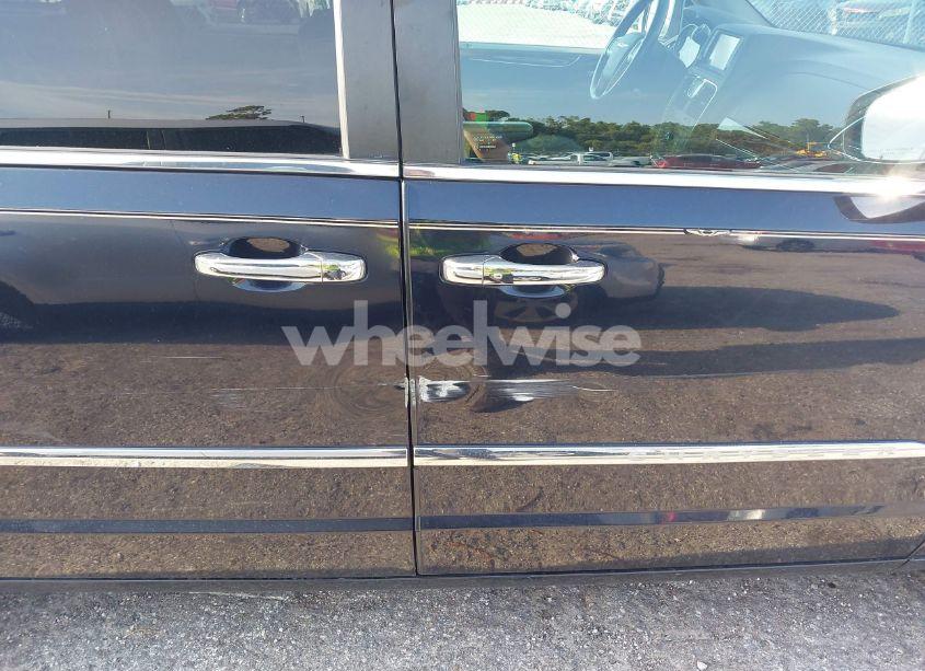 Photo 14 of 2011 Chrysler Town & COUNTRY TOURING-L (VIN 2A4RR8DGXBR749376)