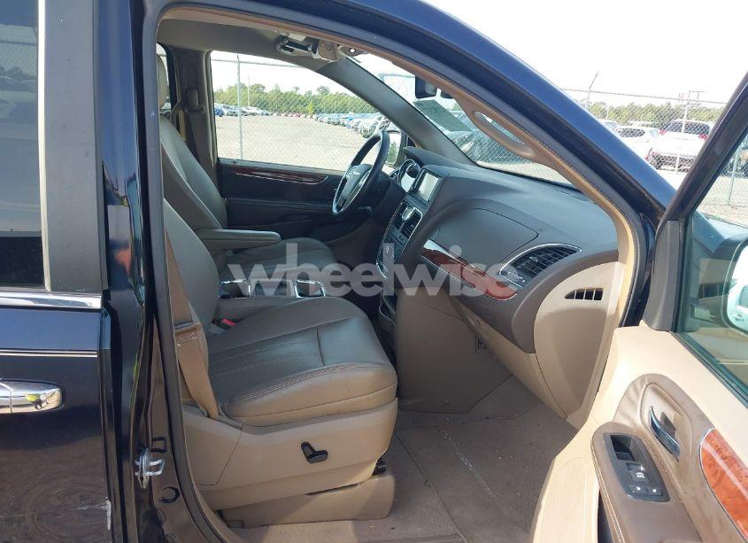 Photo 5 of 2011 Chrysler Town & COUNTRY TOURING-L (VIN 2A4RR8DGXBR749376)