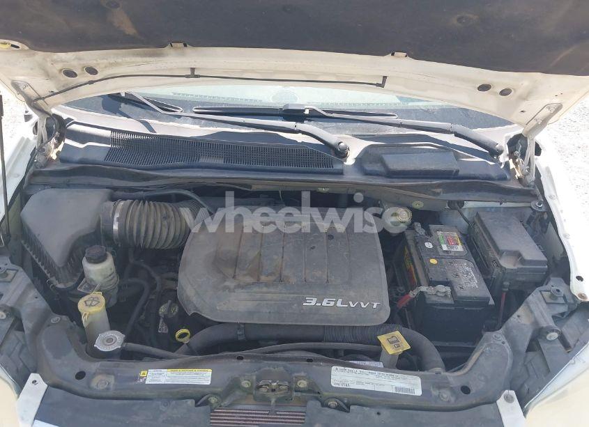 Photo 10 of 2011 Chrysler Town & COUNTRY TOURING-L (VIN 2A4RR8DGXBR796729)