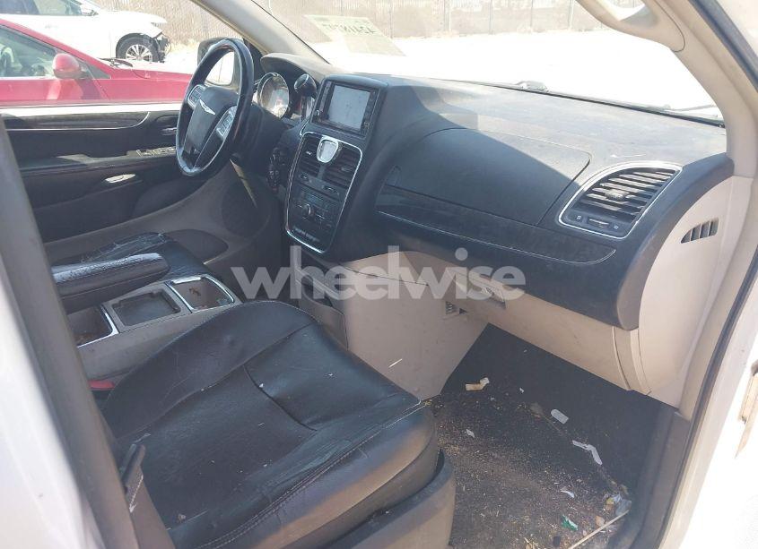 Photo 5 of 2011 Chrysler Town & COUNTRY TOURING-L (VIN 2A4RR8DGXBR796729)