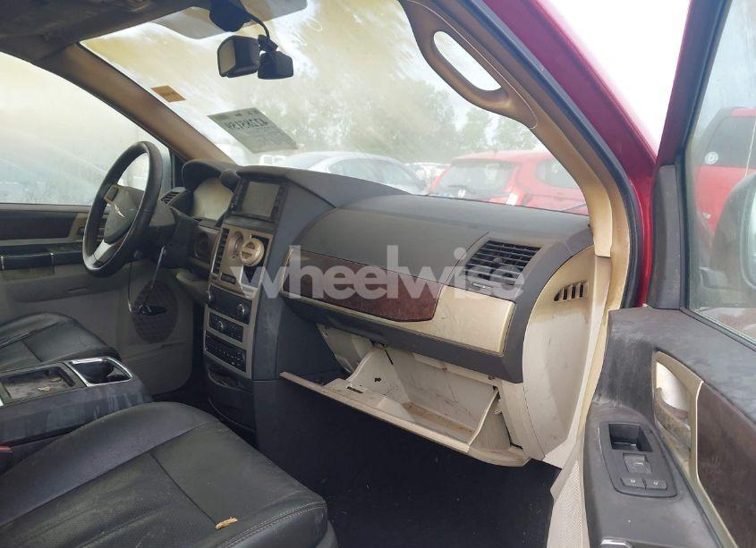 Photo 5 of 2010 Chrysler Town & COUNTRY TOURING PLUS (VIN 2A4RR8DX0AR422774)