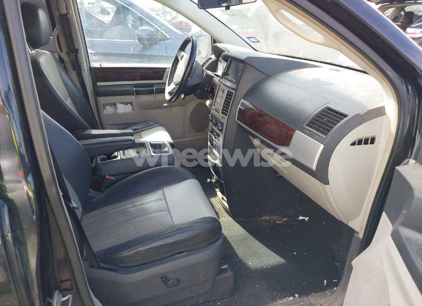 Photo 5 of 2010 Chrysler Town & COUNTRY TOURING PLUS (VIN 2A4RR8DX1AR321677)