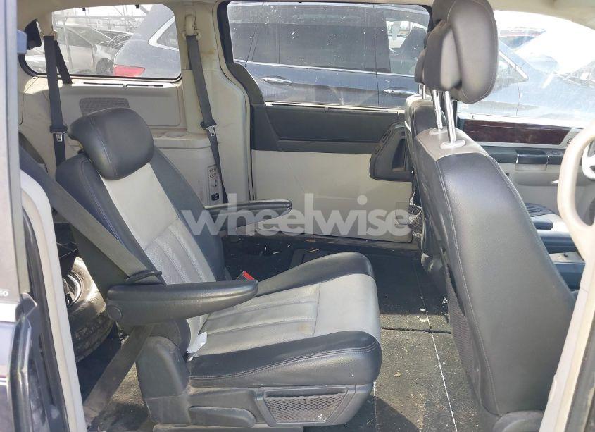 Photo 8 of 2010 Chrysler Town & COUNTRY TOURING PLUS (VIN 2A4RR8DX1AR321677)