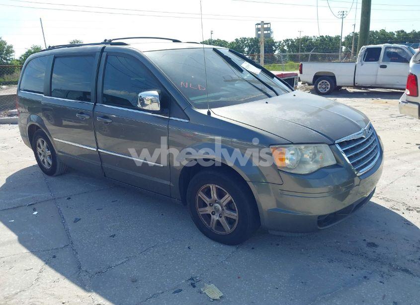 2010 Chrysler Town & COUNTRY TOURING PLUS (VIN 2A4RR8DX1AR361211) main photo