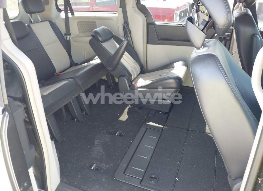 Photo 8 of 2010 Chrysler Town & COUNTRY TOURING PLUS (VIN 2A4RR8DX1AR361211)