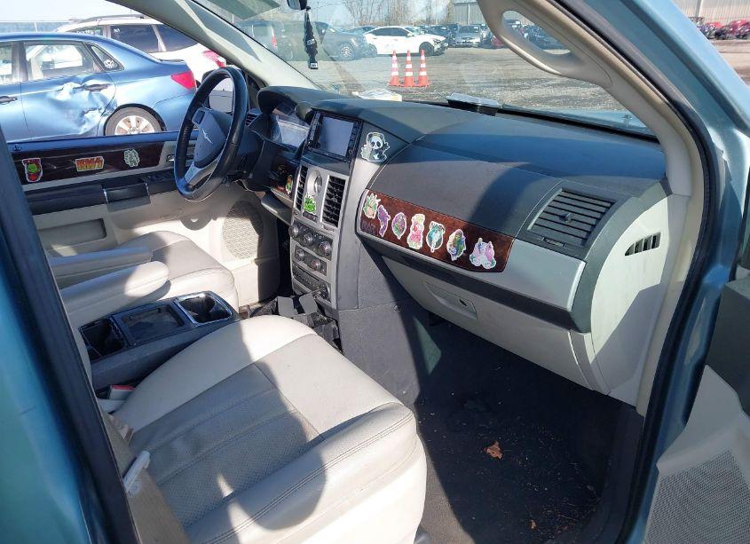 Photo 5 of 2010 Chrysler Town & COUNTRY TOURING PLUS (VIN 2A4RR8DX2AR421688)