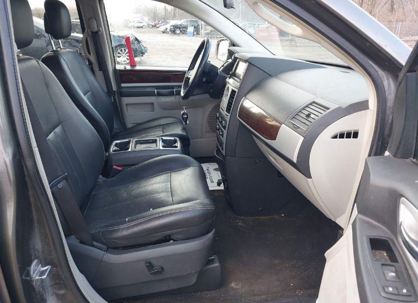 Photo 5 of 2010 Chrysler Town & COUNTRY TOURING PLUS (VIN 2A4RR8DX3AR449578)