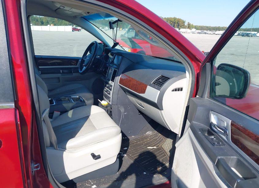 Photo 5 of 2010 Chrysler Town & COUNTRY TOURING PLUS (VIN 2A4RR8DX4AR339056)