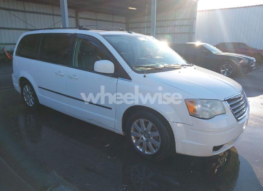 2010 Chrysler Town & COUNTRY TOURING PLUS (VIN 2A4RR8DX5AR439022) main photo
