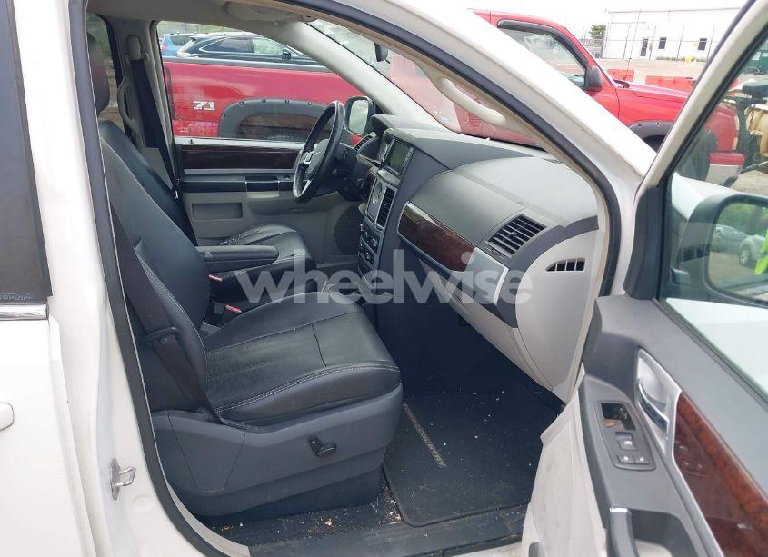 Photo 5 of 2010 Chrysler Town & COUNTRY TOURING PLUS (VIN 2A4RR8DX5AR496188)