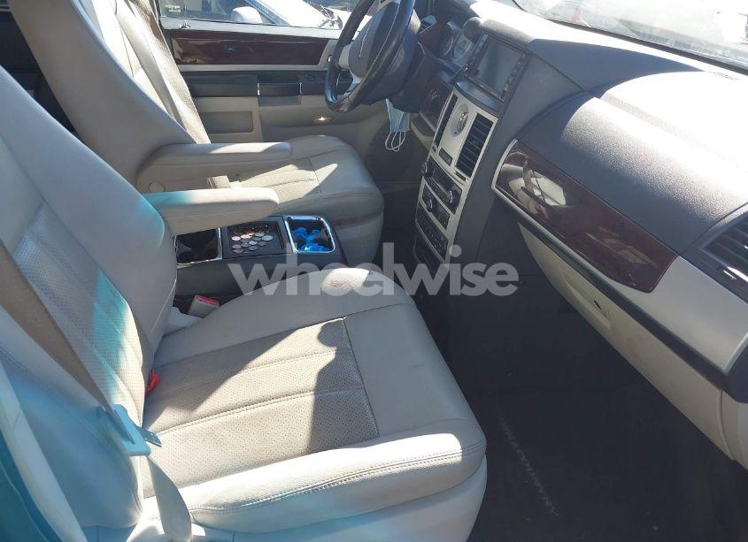 Photo 5 of 2010 Chrysler Town & COUNTRY TOURING PLUS (VIN 2A4RR8DX6AR398142)