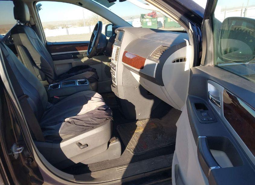 Photo 5 of 2010 Chrysler Town & COUNTRY TOURING PLUS (VIN 2A4RR8DX7AR366302)