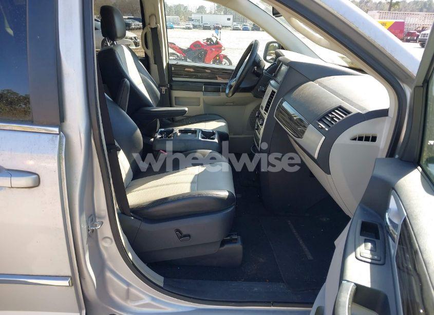 Photo 5 of 2010 Chrysler Town & COUNTRY TOURING PLUS (VIN 2A4RR8DX7AR382158)