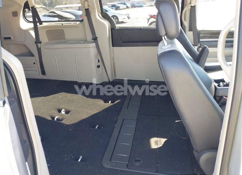 Photo 8 of 2010 Chrysler Town & COUNTRY TOURING PLUS (VIN 2A4RR8DX7AR382158)