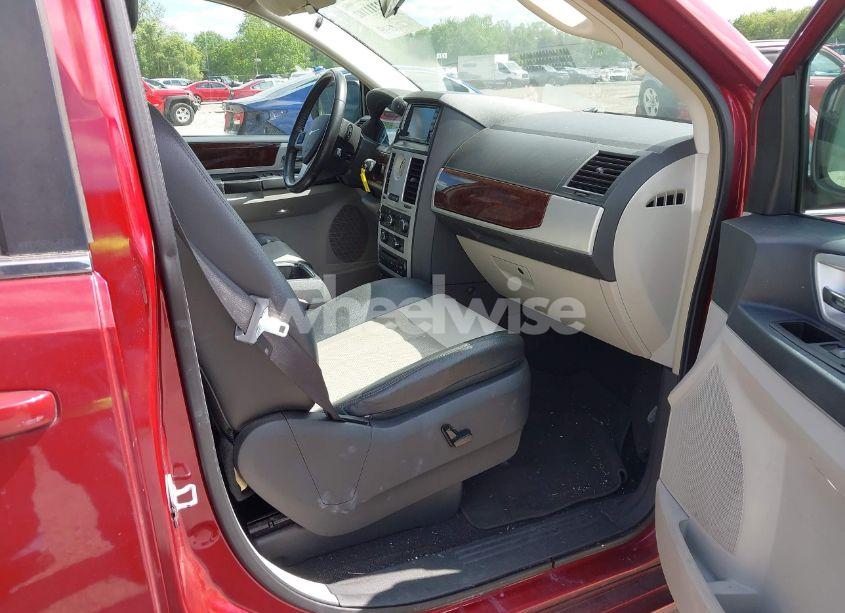 Photo 5 of 2010 Chrysler Town & COUNTRY TOURING PLUS (VIN 2A4RR8DX8AR320512)