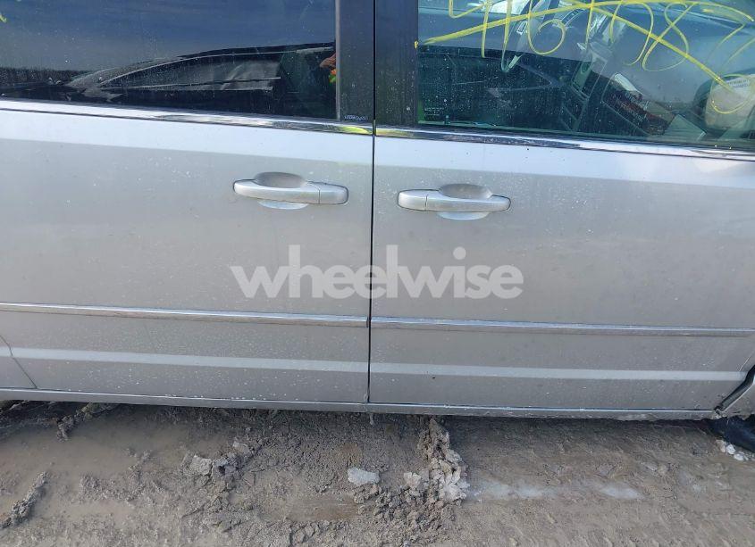 Photo 14 of 2010 Chrysler Town & COUNTRY TOURING PLUS (VIN 2A4RR8DX8AR339206)