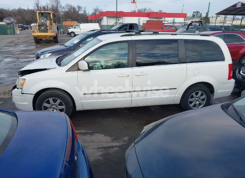 Photo 14 of 2010 Chrysler Town & COUNTRY TOURING PLUS (VIN 2A4RR8DX8AR387935)