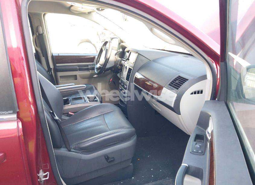 Photo 5 of 2010 Chrysler Town & COUNTRY TOURING PLUS (VIN 2A4RR8DX9AR334161)