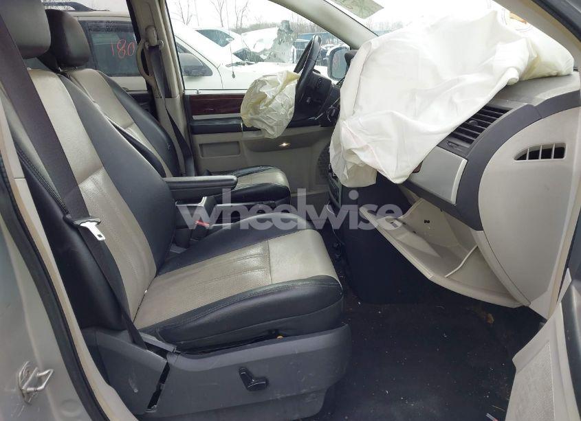 Photo 5 of 2010 Chrysler Town & COUNTRY TOURING PLUS (VIN 2A4RR8DX9AR374613)