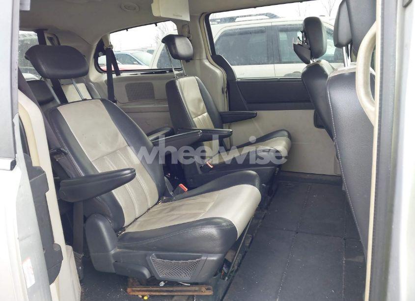 Photo 8 of 2010 Chrysler Town & COUNTRY TOURING PLUS (VIN 2A4RR8DX9AR374613)