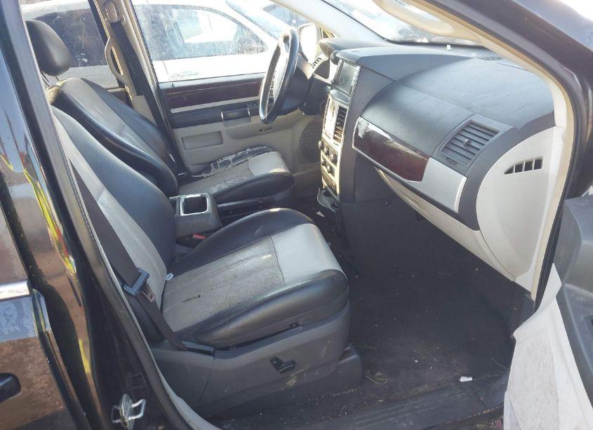 Photo 5 of 2010 Chrysler Town & COUNTRY TOURING PLUS (VIN 2A4RR8DX9AR496209)