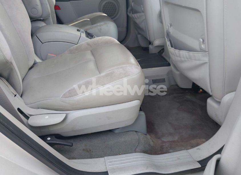 Photo 8 of 2008 Chrysler Pacifica LIMITED (VIN 2A8GF78X58R635930)