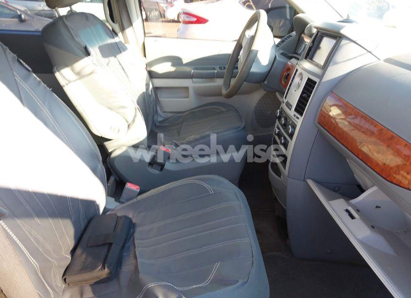 Photo 5 of 2009 Chrysler Town & COUNTRY LX (VIN 2A8HR44E09R535895)