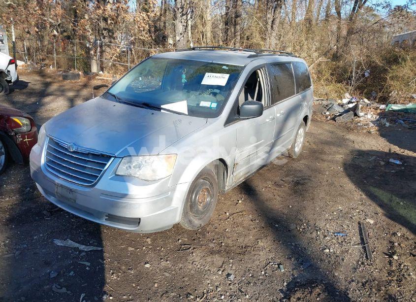 Photo 2 of 2009 Chrysler Town & COUNTRY LX (VIN 2A8HR44E09R670150)