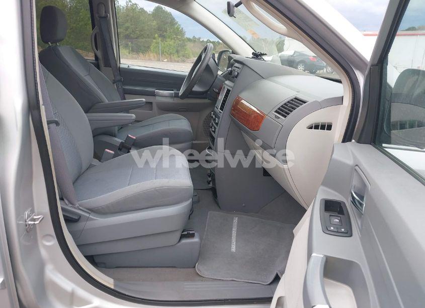 Photo 5 of 2009 Chrysler Town & COUNTRY LX (VIN 2A8HR44E19R567349)