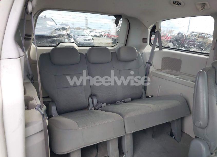 Photo 17 of 2009 Chrysler Town & COUNTRY LX (VIN 2A8HR44E19R656158)