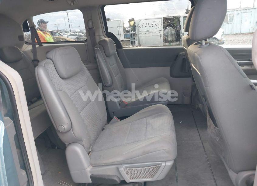 Photo 8 of 2009 Chrysler Town & COUNTRY LX (VIN 2A8HR44E19R656158)