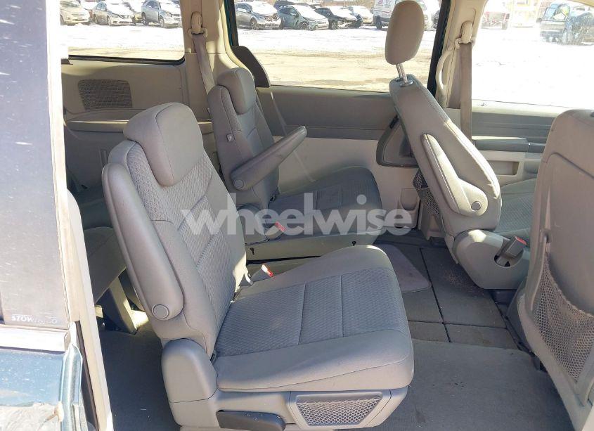 Photo 8 of 2009 Chrysler Town & COUNTRY LX (VIN 2A8HR44E29R570082)