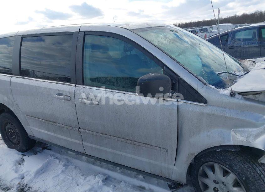 Photo 12 of 2009 Chrysler Town & COUNTRY LX (VIN 2A8HR44E29R607101)