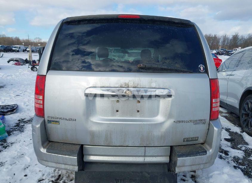 Photo 15 of 2009 Chrysler Town & COUNTRY LX (VIN 2A8HR44E29R607101)