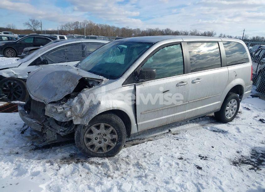 Photo 2 of 2009 Chrysler Town & COUNTRY LX (VIN 2A8HR44E29R607101)