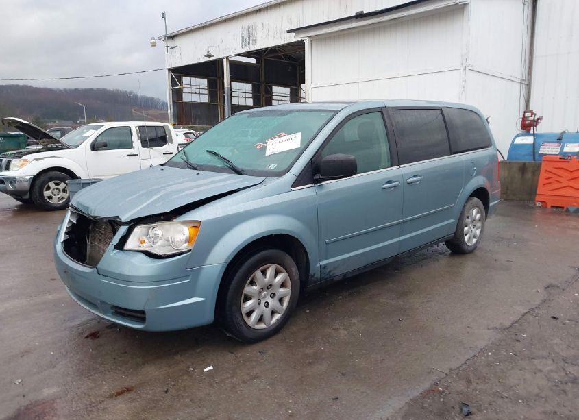 Photo 2 of 2009 Chrysler Town & COUNTRY LX (VIN 2A8HR44E29R652443)