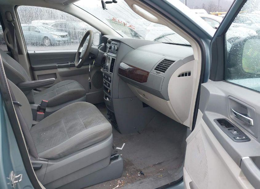 Photo 5 of 2009 Chrysler Town & COUNTRY LX (VIN 2A8HR44E29R652443)