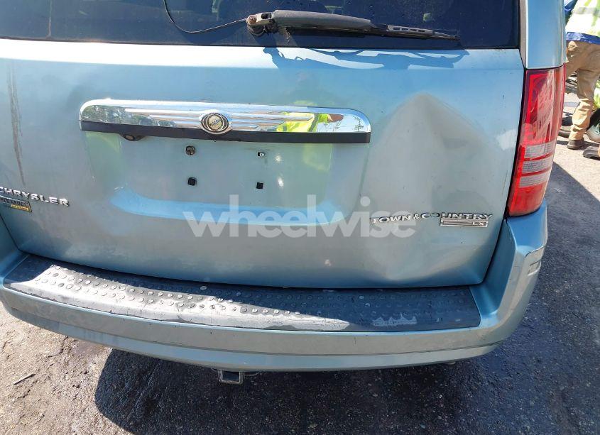 Photo 6 of 2009 Chrysler Town & COUNTRY LX (VIN 2A8HR44E49R560475)