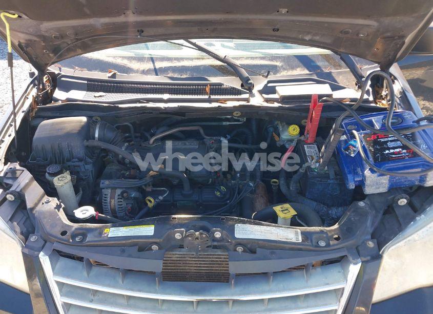 Photo 10 of 2009 Chrysler Town & COUNTRY LX (VIN 2A8HR44E49R689977)