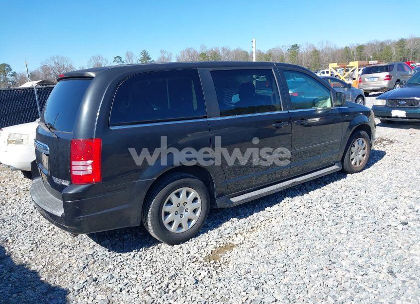 Photo 4 of 2009 Chrysler Town & COUNTRY LX (VIN 2A8HR44E49R689977)