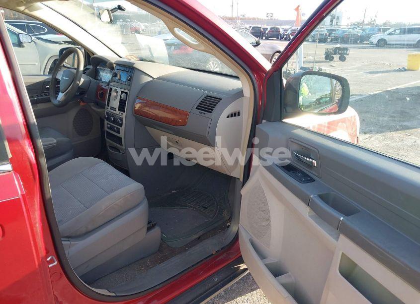 Photo 5 of 2009 Chrysler Town & COUNTRY LX (VIN 2A8HR44E59R547377)