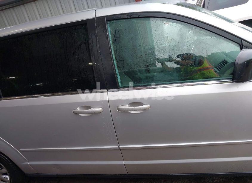 Photo 13 of 2009 Chrysler Town & COUNTRY LX (VIN 2A8HR44E59R570092)