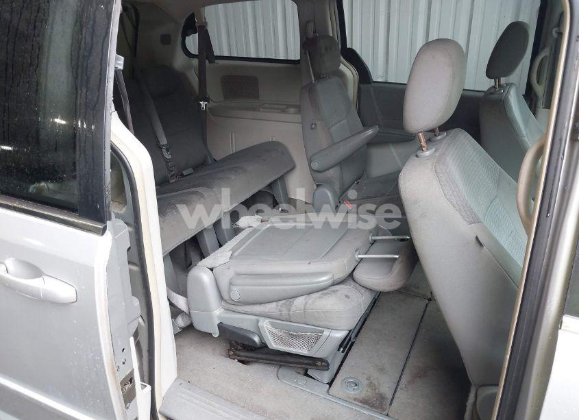 Photo 8 of 2009 Chrysler Town & COUNTRY LX (VIN 2A8HR44E59R570092)