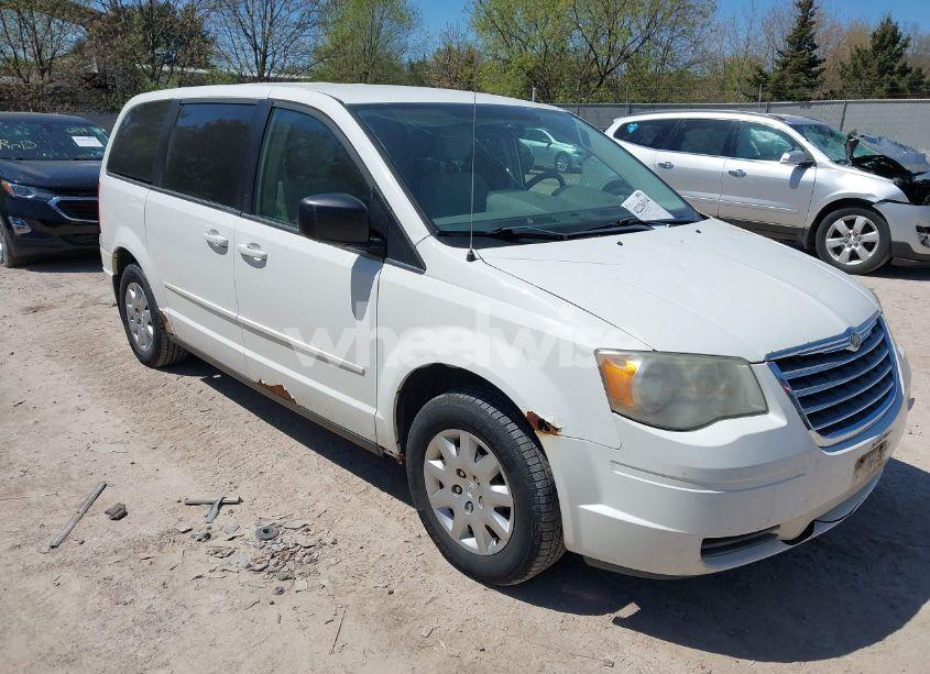 2009 Chrysler Town & COUNTRY LX (VIN 2A8HR44E69R512668) main photo