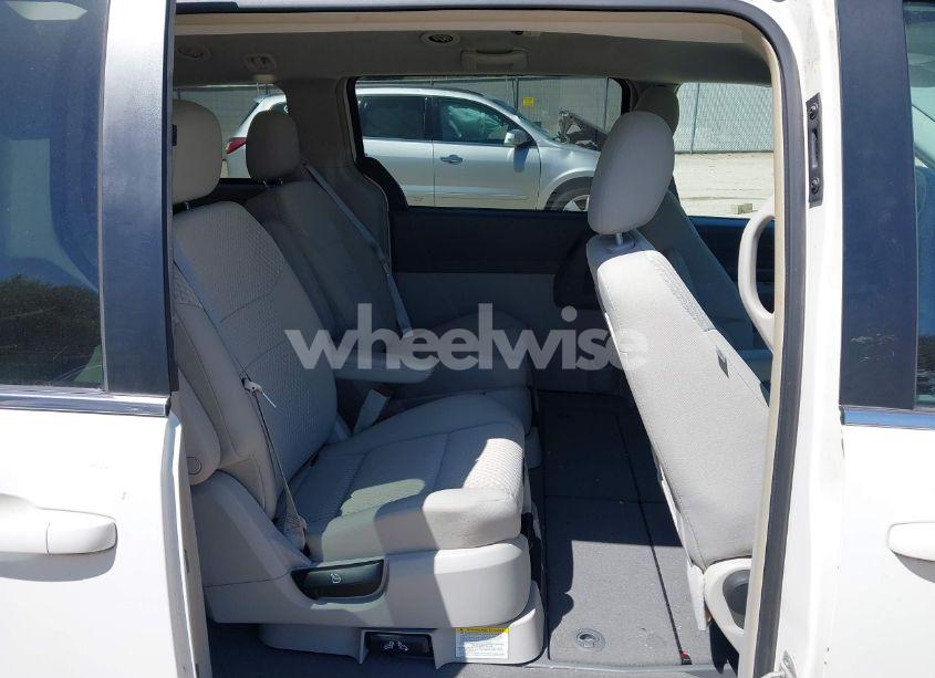 Photo 8 of 2009 Chrysler Town & COUNTRY LX (VIN 2A8HR44E69R512668)