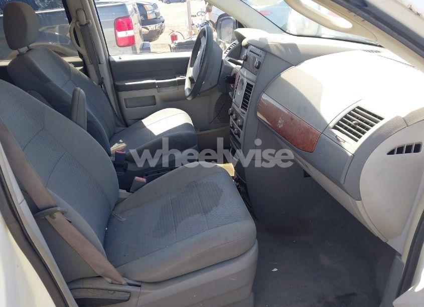 Photo 5 of 2009 Chrysler Town & COUNTRY LX (VIN 2A8HR44E79R549129)